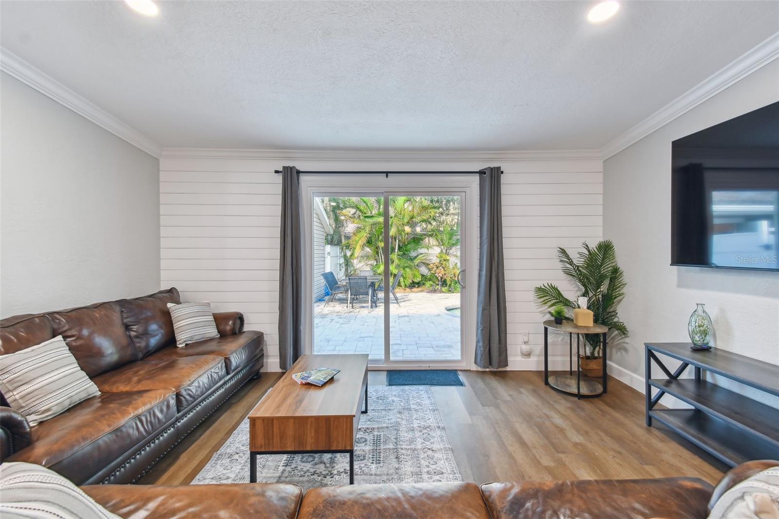 Listing photo id 30 for 414 Joyce Avenue