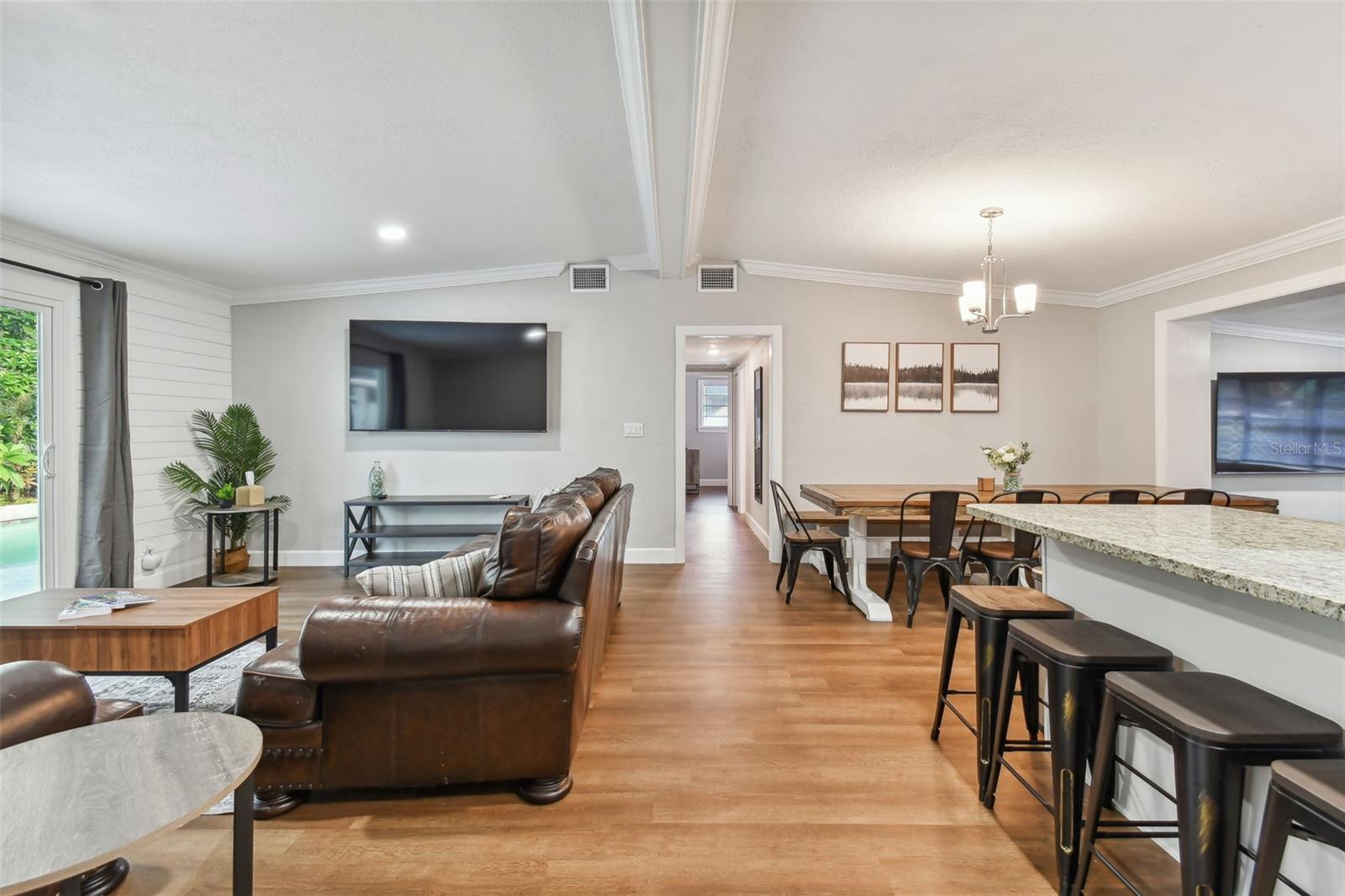 Listing photo id 32 for 414 Joyce Avenue