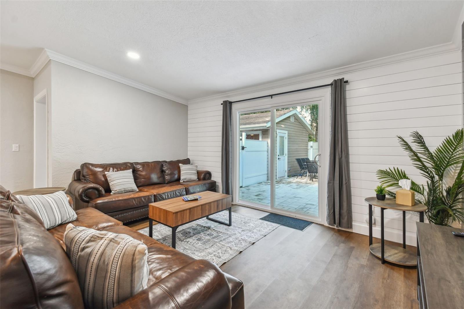 Listing photo id 33 for 414 Joyce Avenue