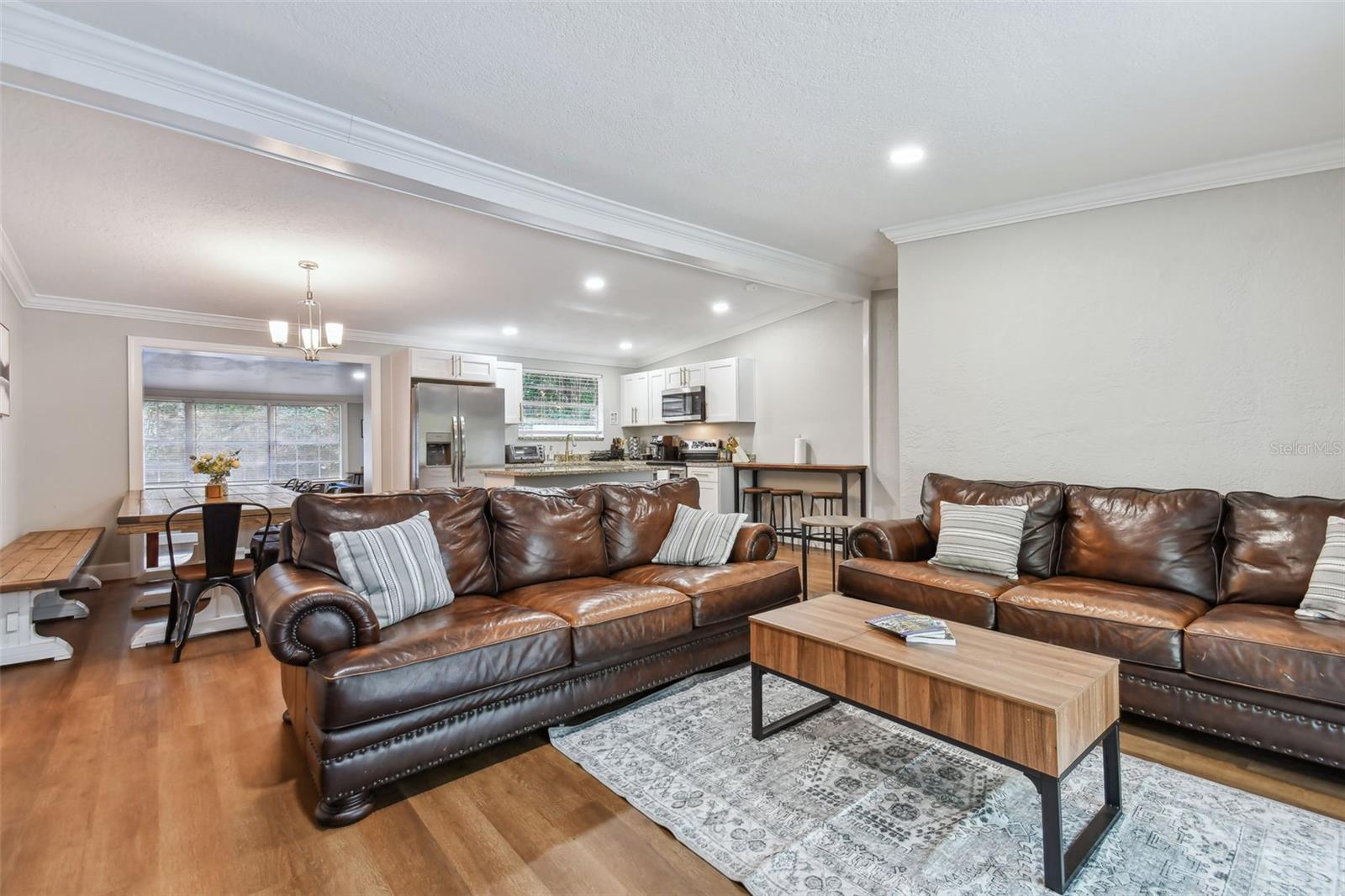 Listing photo id 34 for 414 Joyce Avenue