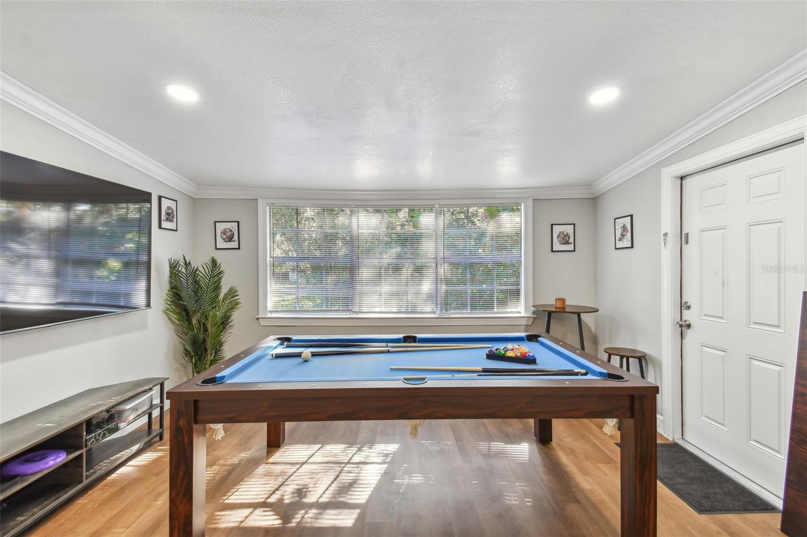 Listing photo id 35 for 414 Joyce Avenue
