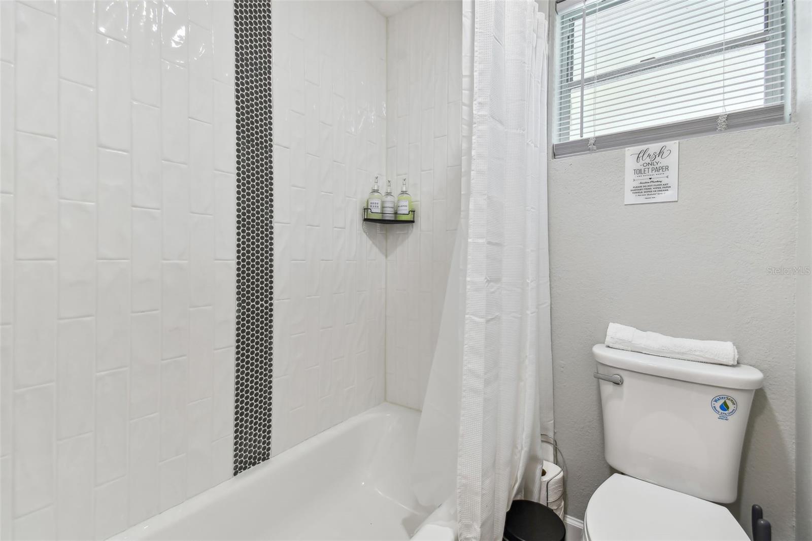 Listing photo id 40 for 414 Joyce Avenue