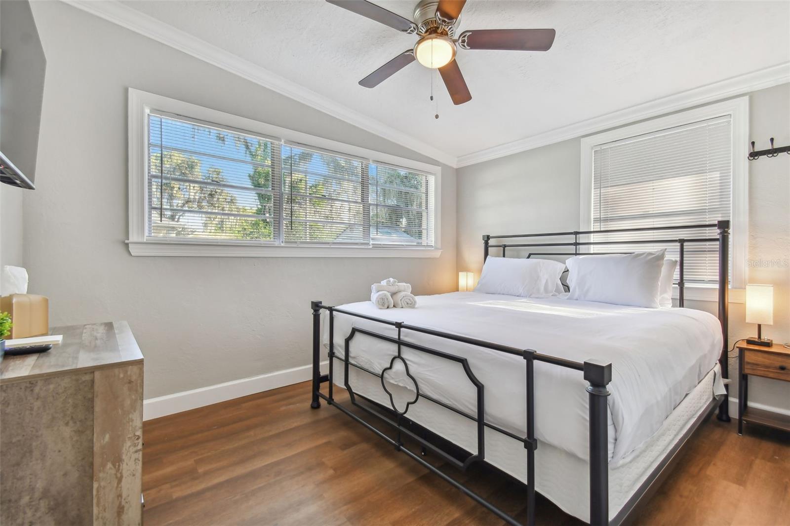 Listing photo id 43 for 414 Joyce Avenue