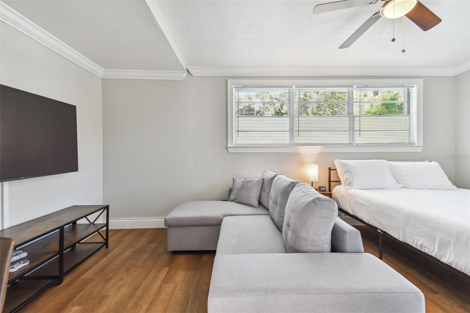 Listing photo id 45 for 414 Joyce Avenue