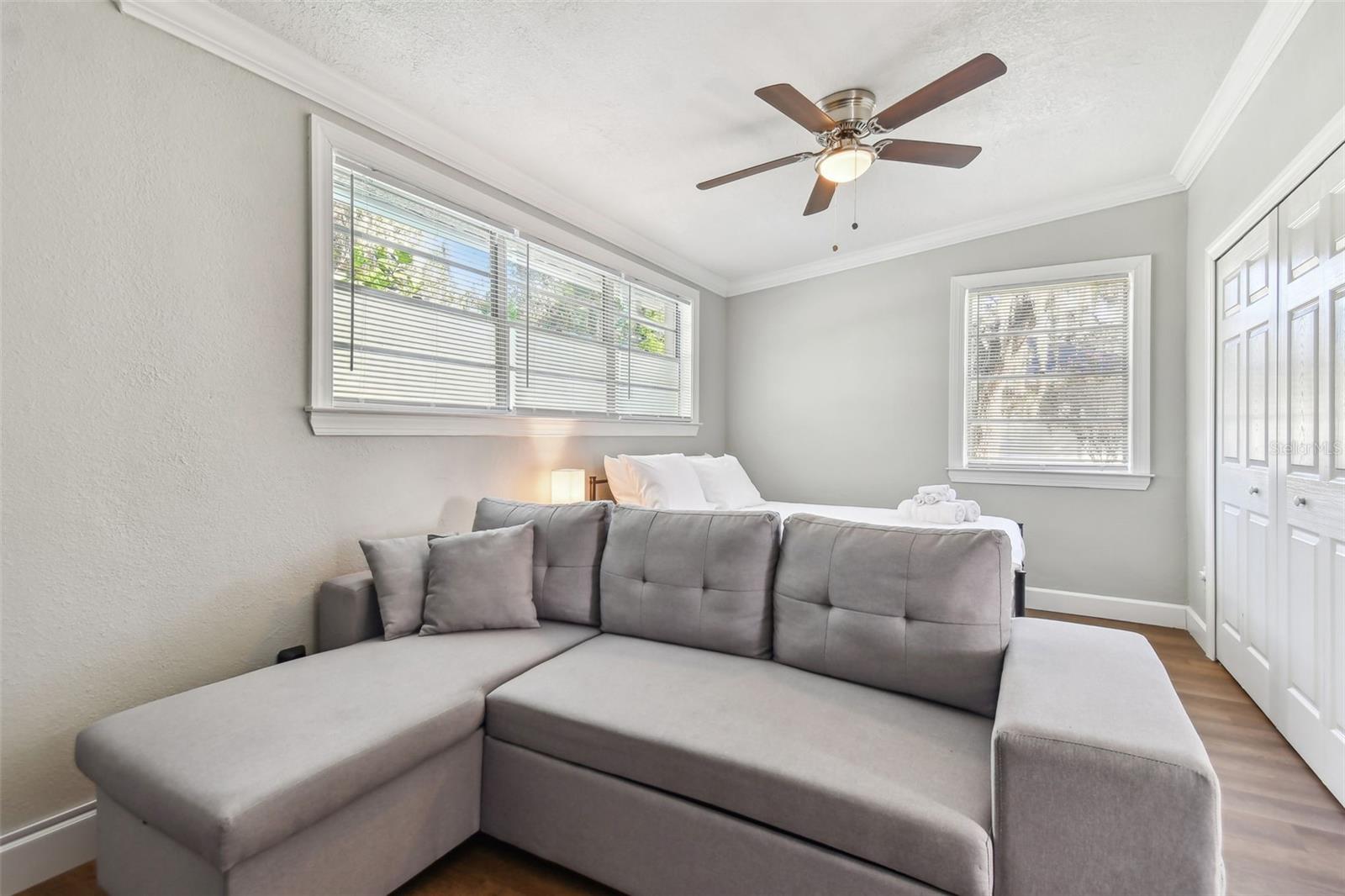 Listing photo id 46 for 414 Joyce Avenue