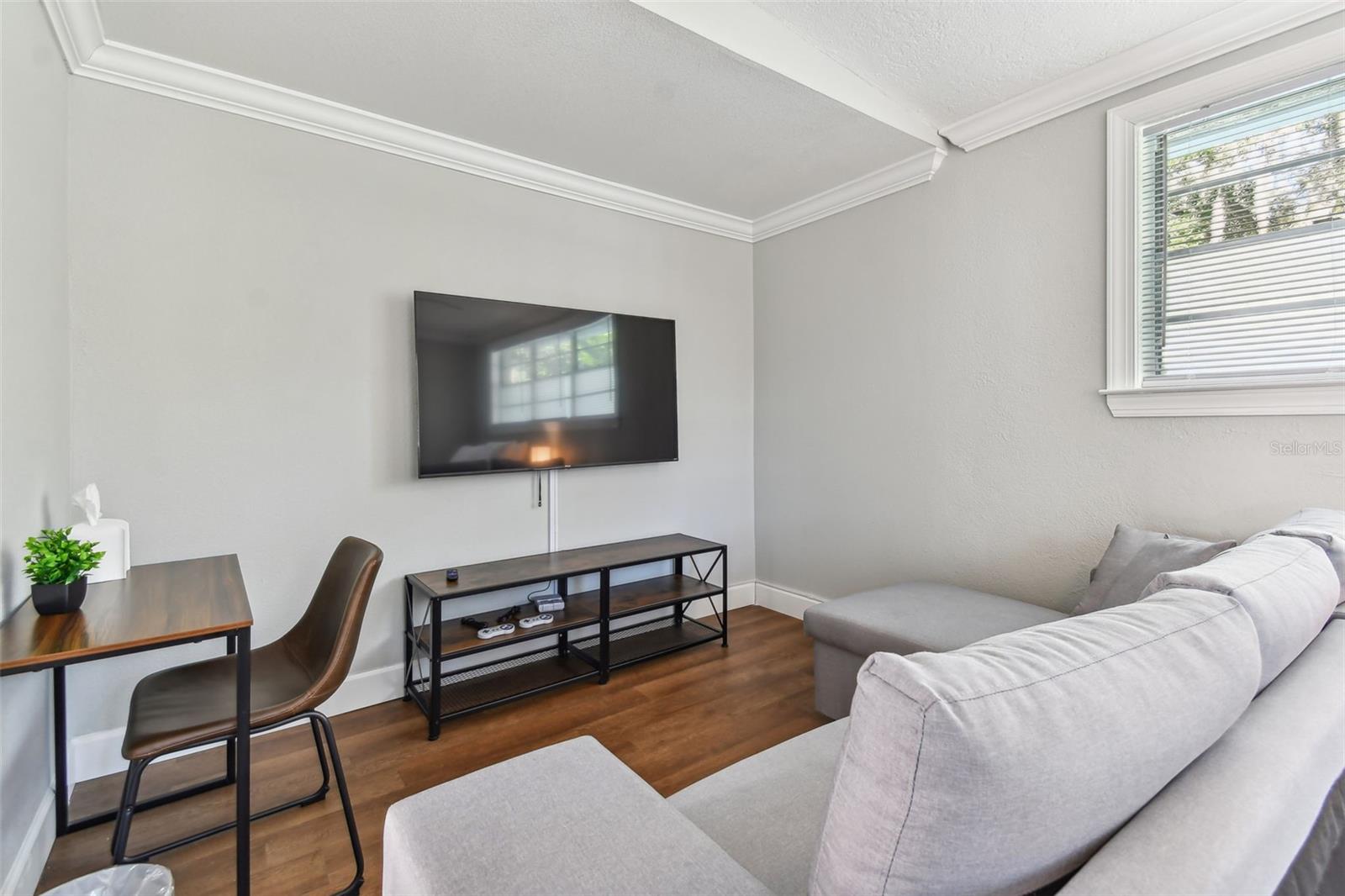 Listing photo id 48 for 414 Joyce Avenue