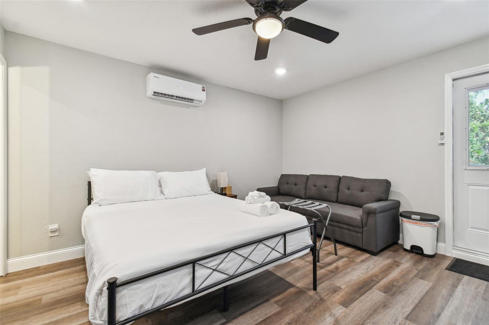 Listing photo id 50 for 414 Joyce Avenue