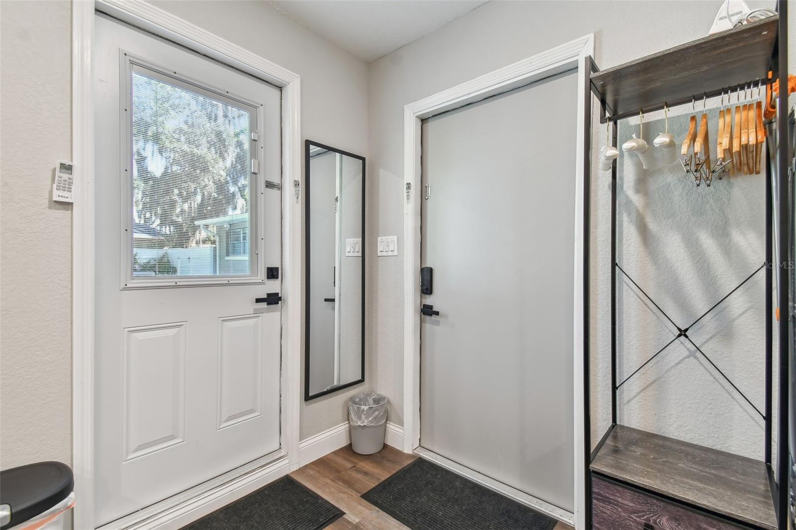 Listing photo id 52 for 414 Joyce Avenue