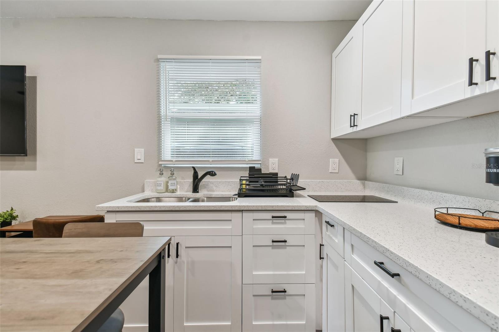 Listing photo id 54 for 414 Joyce Avenue
