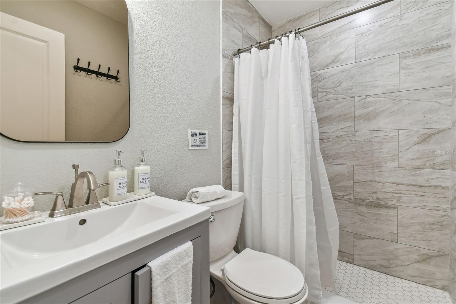 Listing photo id 56 for 414 Joyce Avenue