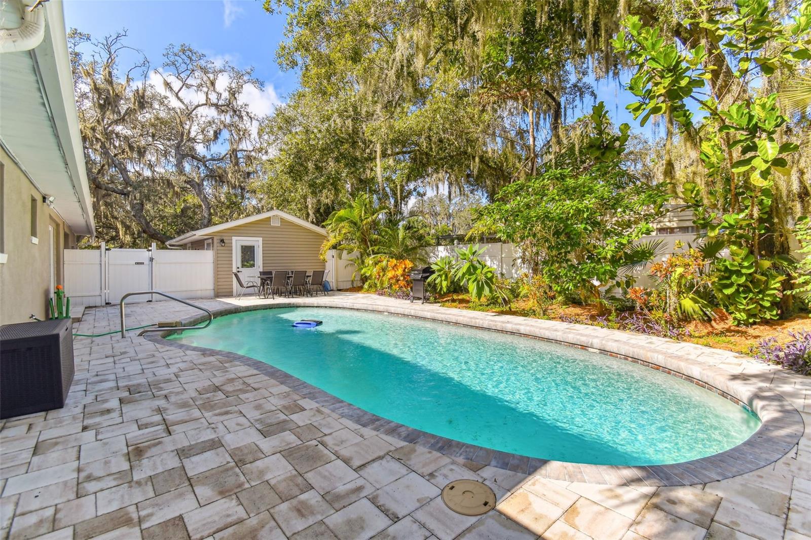Listing photo id 58 for 414 Joyce Avenue
