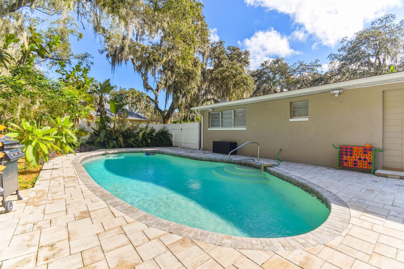 Listing photo id 61 for 414 Joyce Avenue