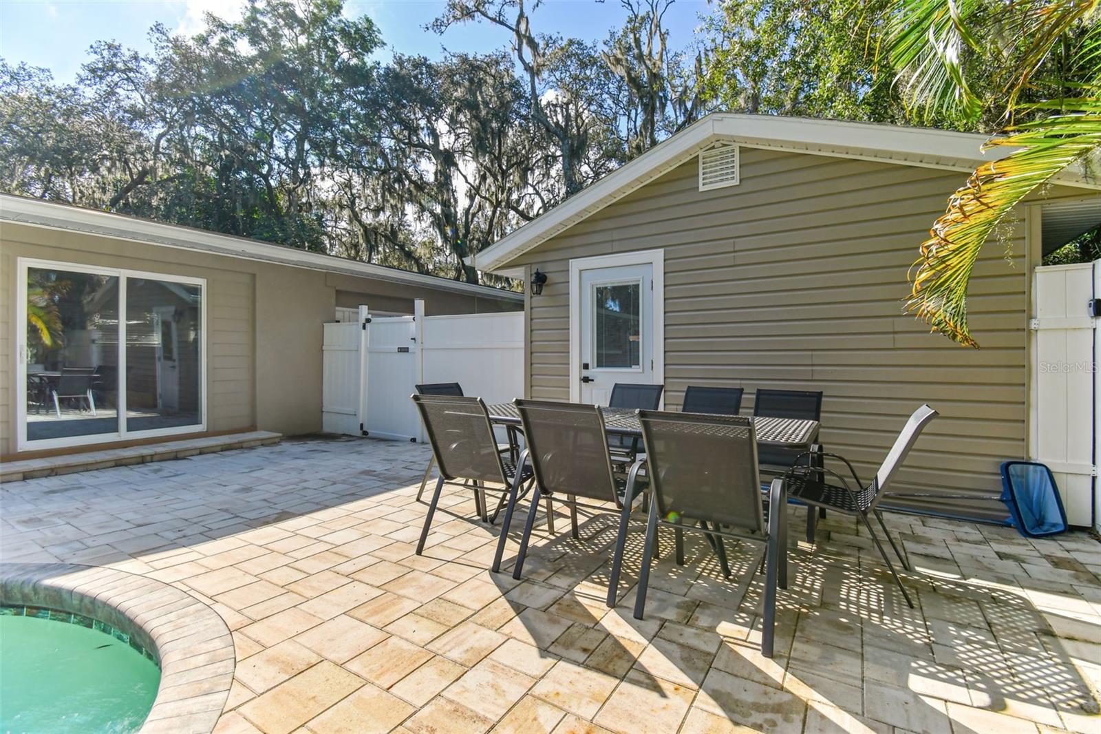 Listing photo id 62 for 414 Joyce Avenue