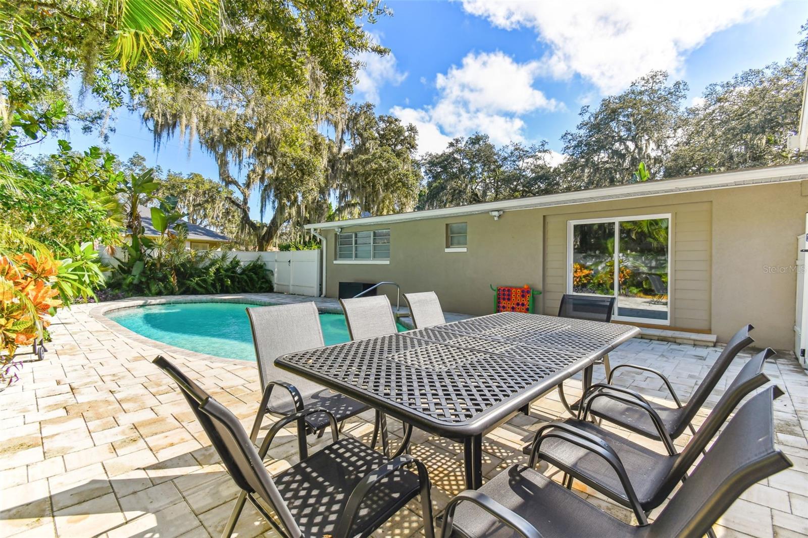 Listing photo id 63 for 414 Joyce Avenue