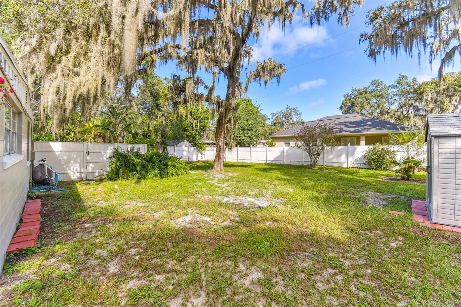 Listing photo id 66 for 414 Joyce Avenue