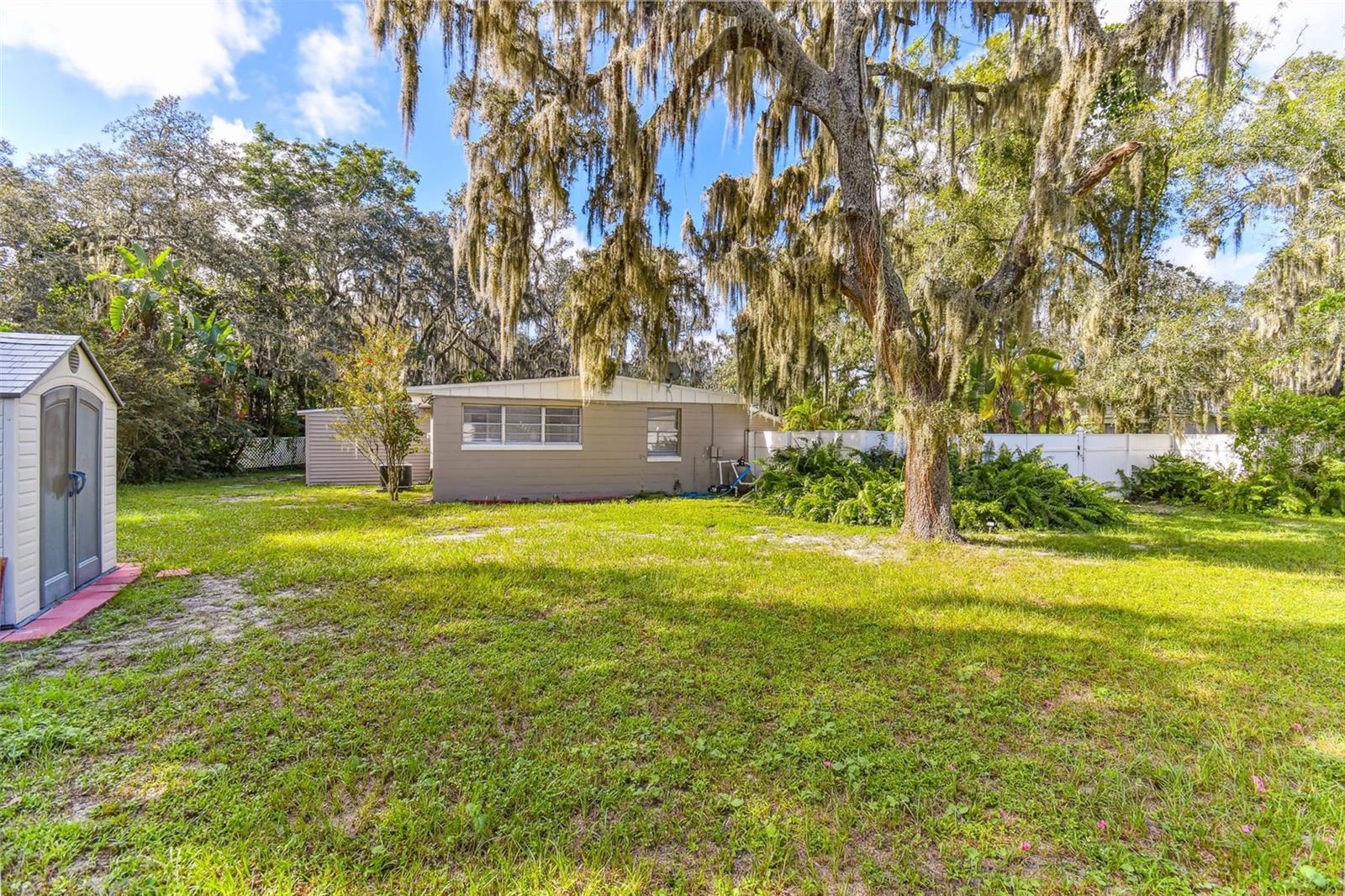 Listing photo id 67 for 414 Joyce Avenue