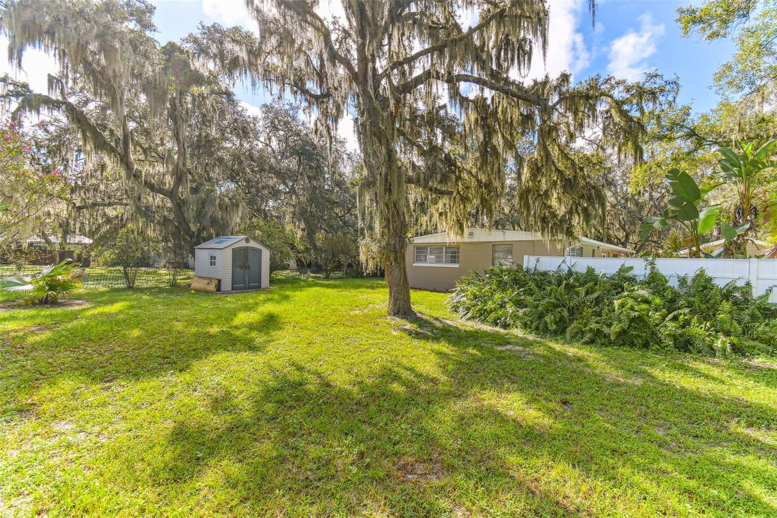 Listing photo id 69 for 414 Joyce Avenue