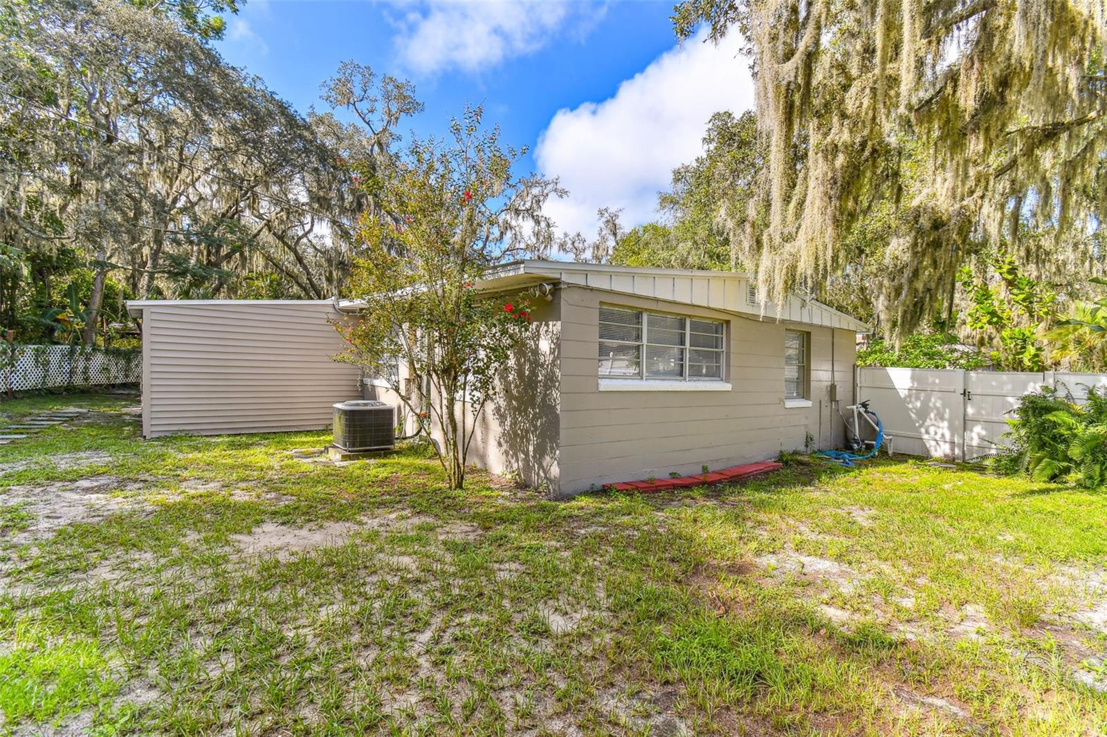 Listing photo id 70 for 414 Joyce Avenue