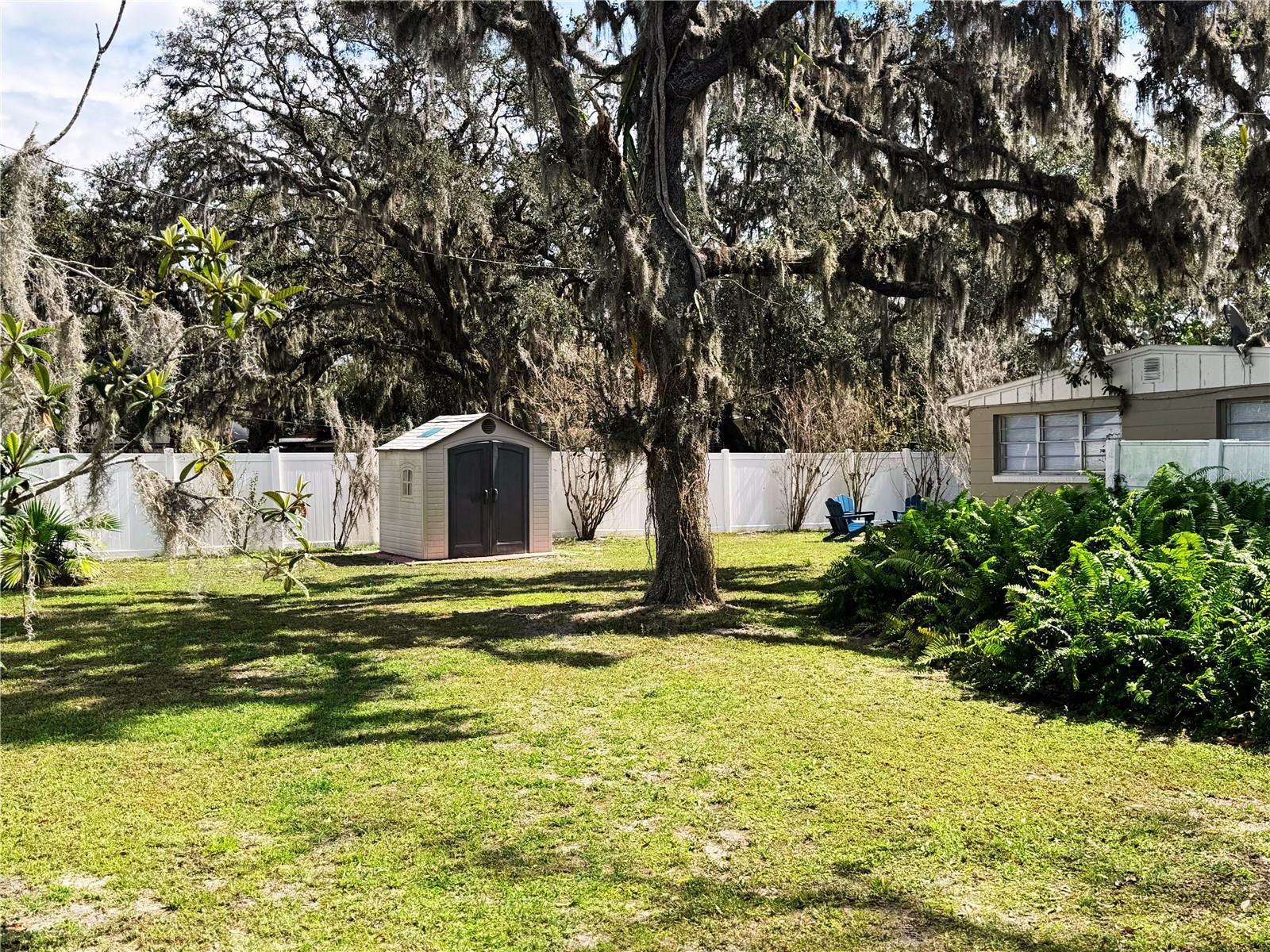 Listing photo id 73 for 414 Joyce Avenue