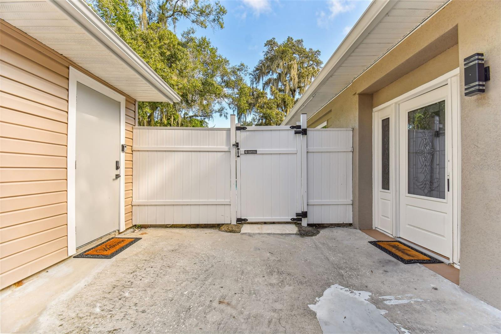 Listing photo id 6 for 414 Joyce Avenue