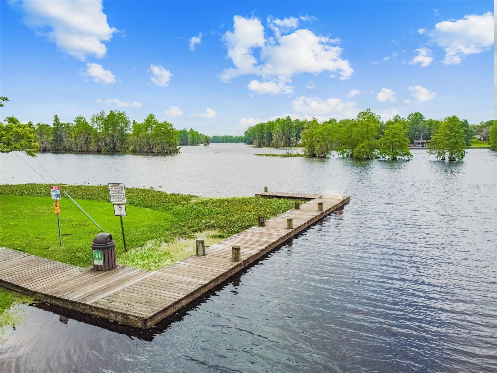 Listing photo id 79 for 414 Joyce Avenue
