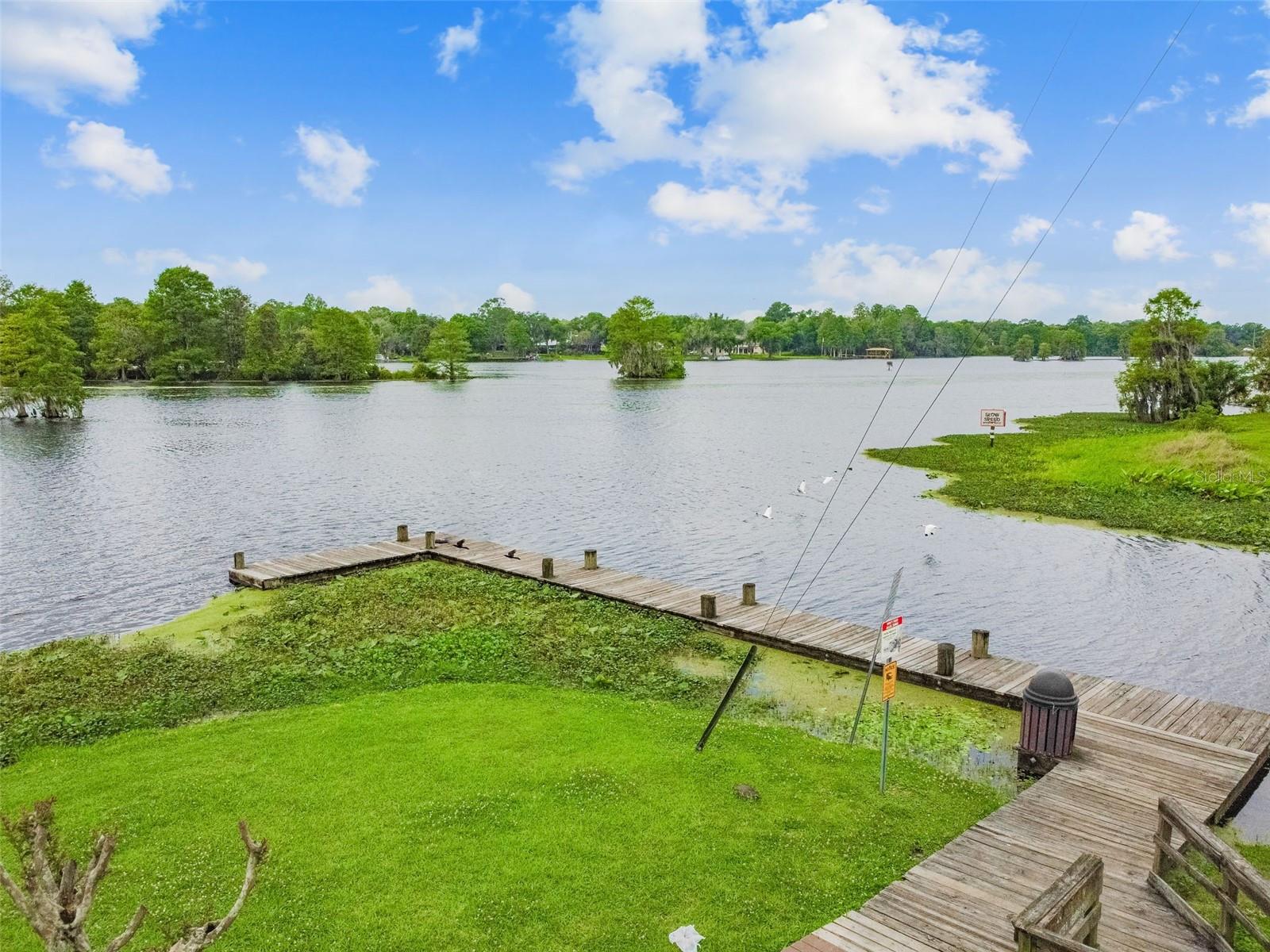 Listing photo id 80 for 414 Joyce Avenue