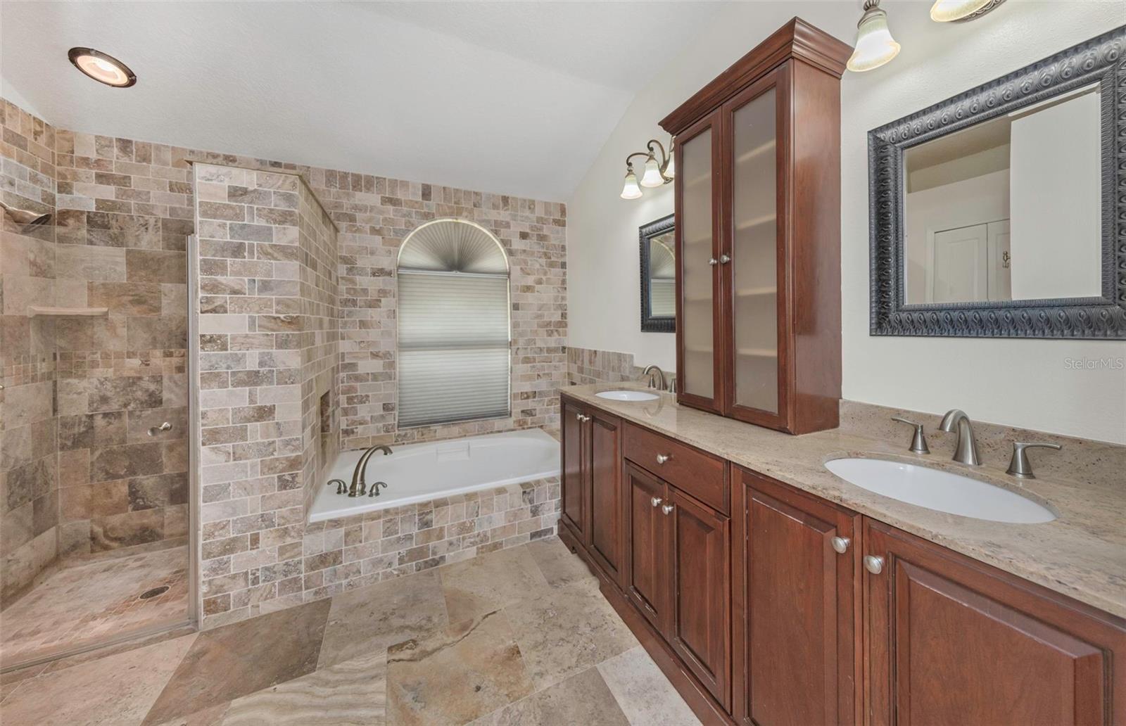 Image 17 of 32 For 15002 Rocky Ledge Drive
