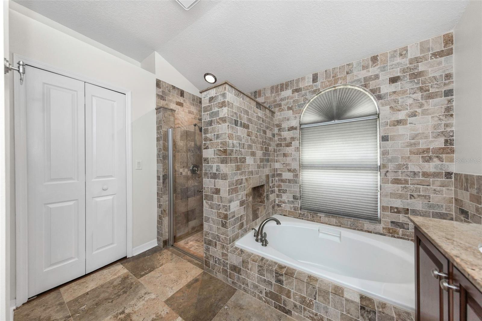 Image 18 of 32 For 15002 Rocky Ledge Drive