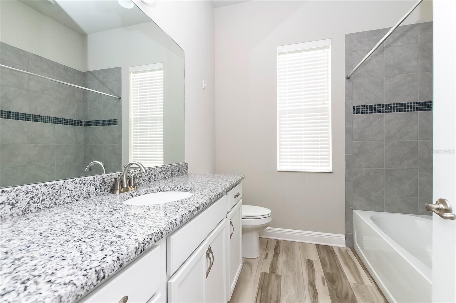 Image 17 of 20 For 725 Charleston Court