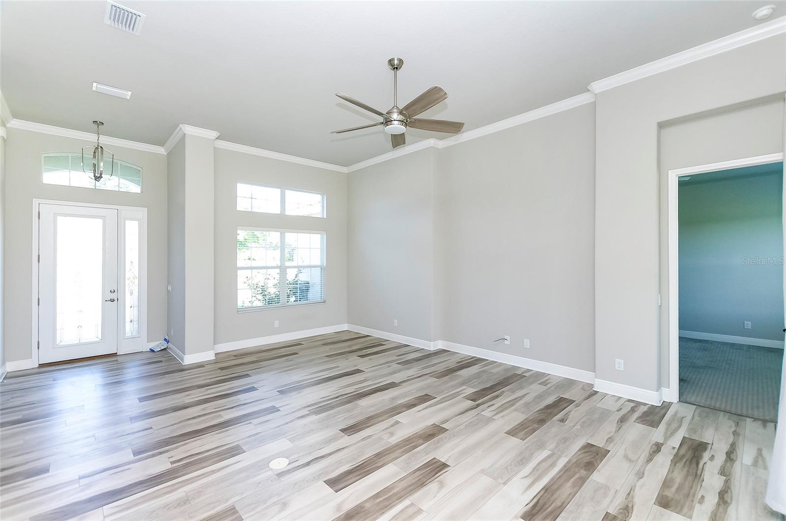 Image 7 of 20 For 725 Charleston Court