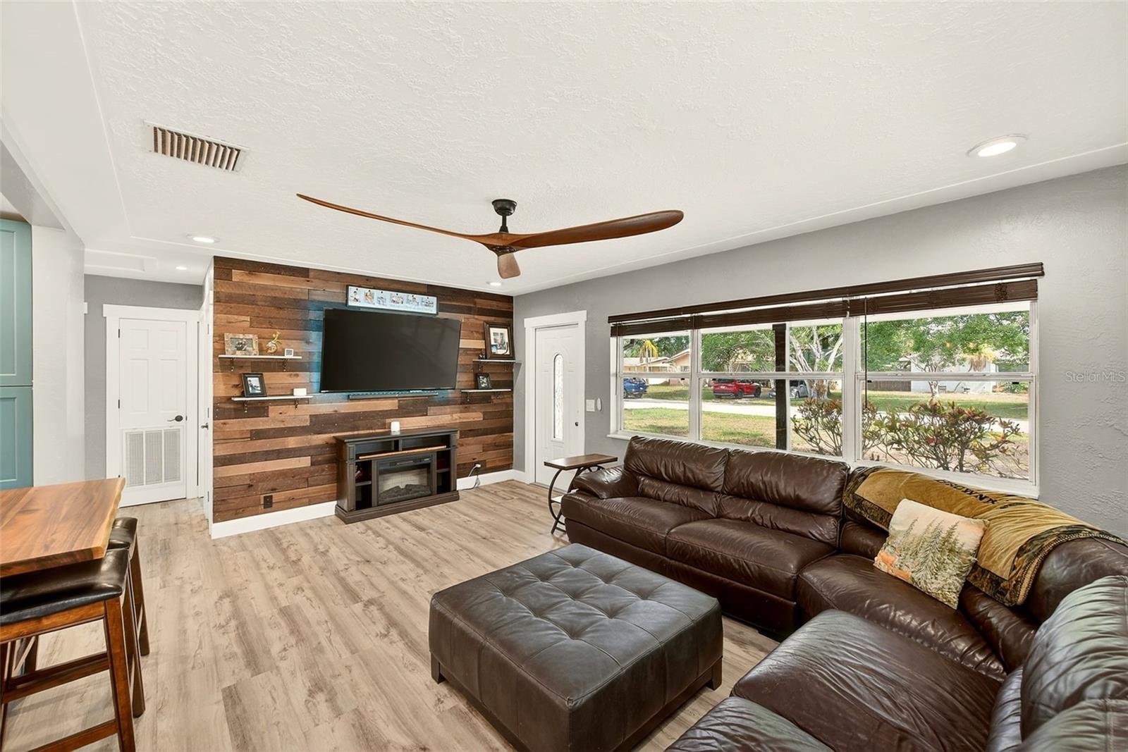 Image 6 of 43 For 4300 80th Avenue N