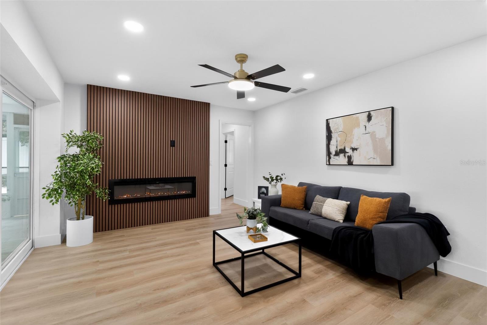 Image 18 of 50 For 7213 Jasmin Drive