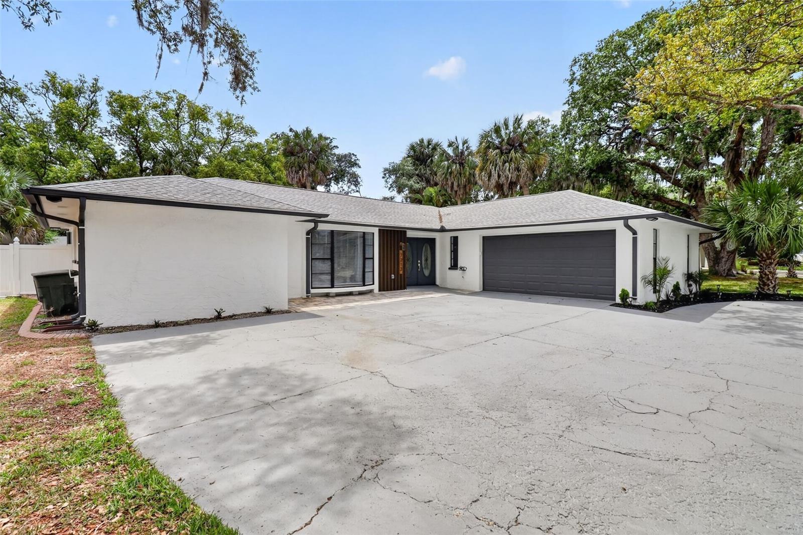 Image 5 of 50 For 7213 Jasmin Drive