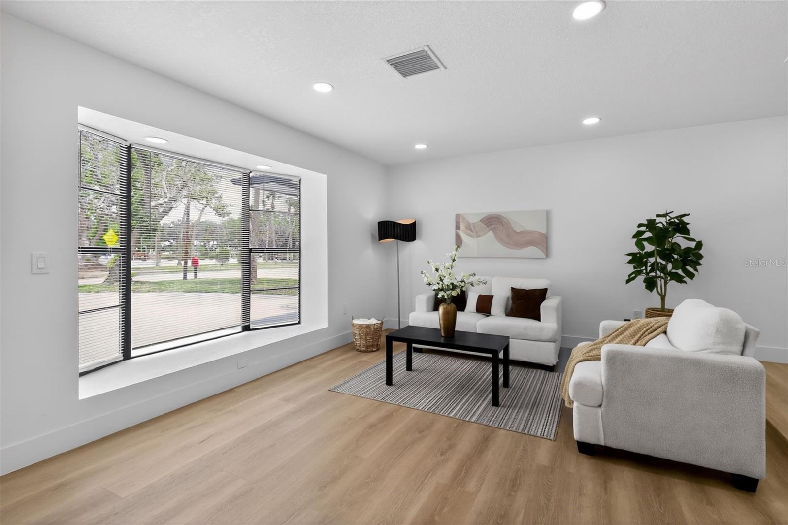 Image 9 of 50 For 7213 Jasmin Drive