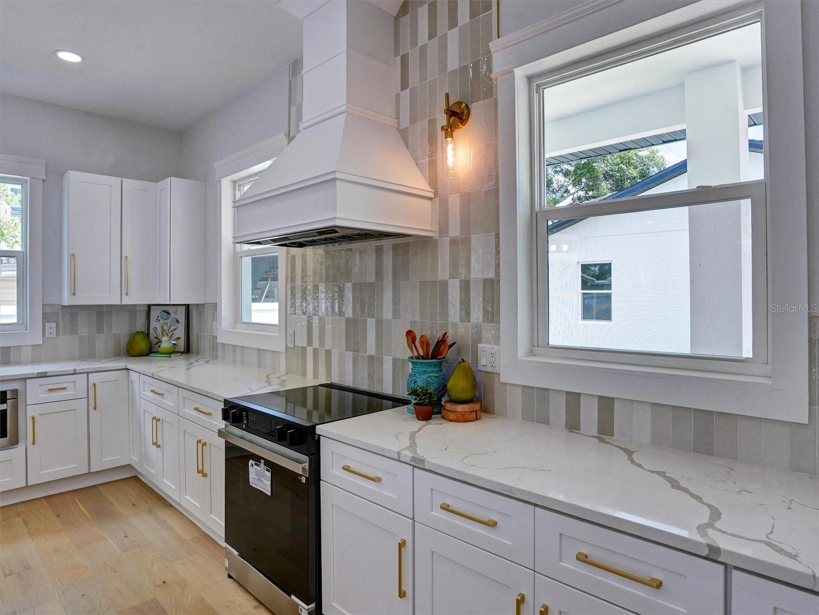 Image 16 of 48 For 1420 36th Avenue N