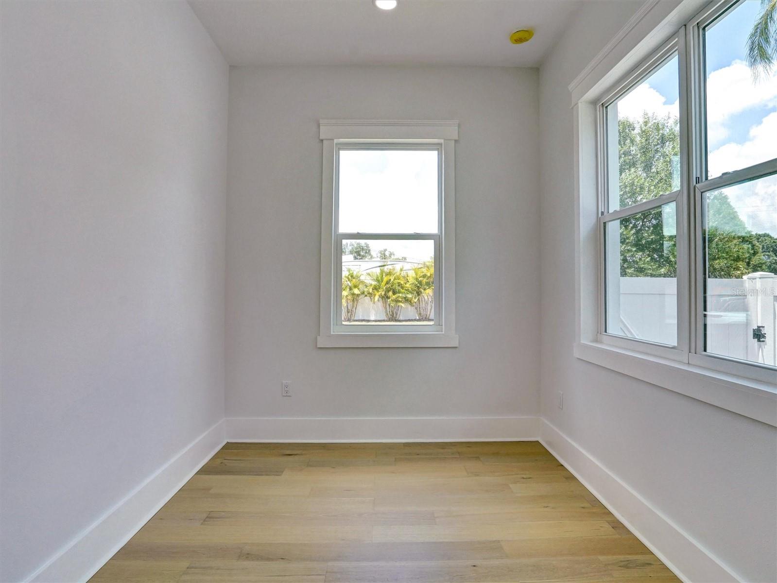 Image 21 of 48 For 1420 36th Avenue N