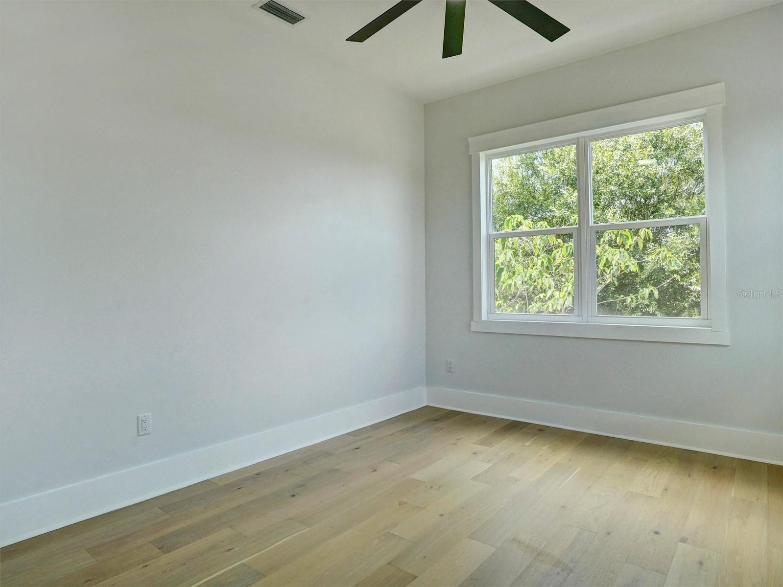 Image 38 of 48 For 1420 36th Avenue N