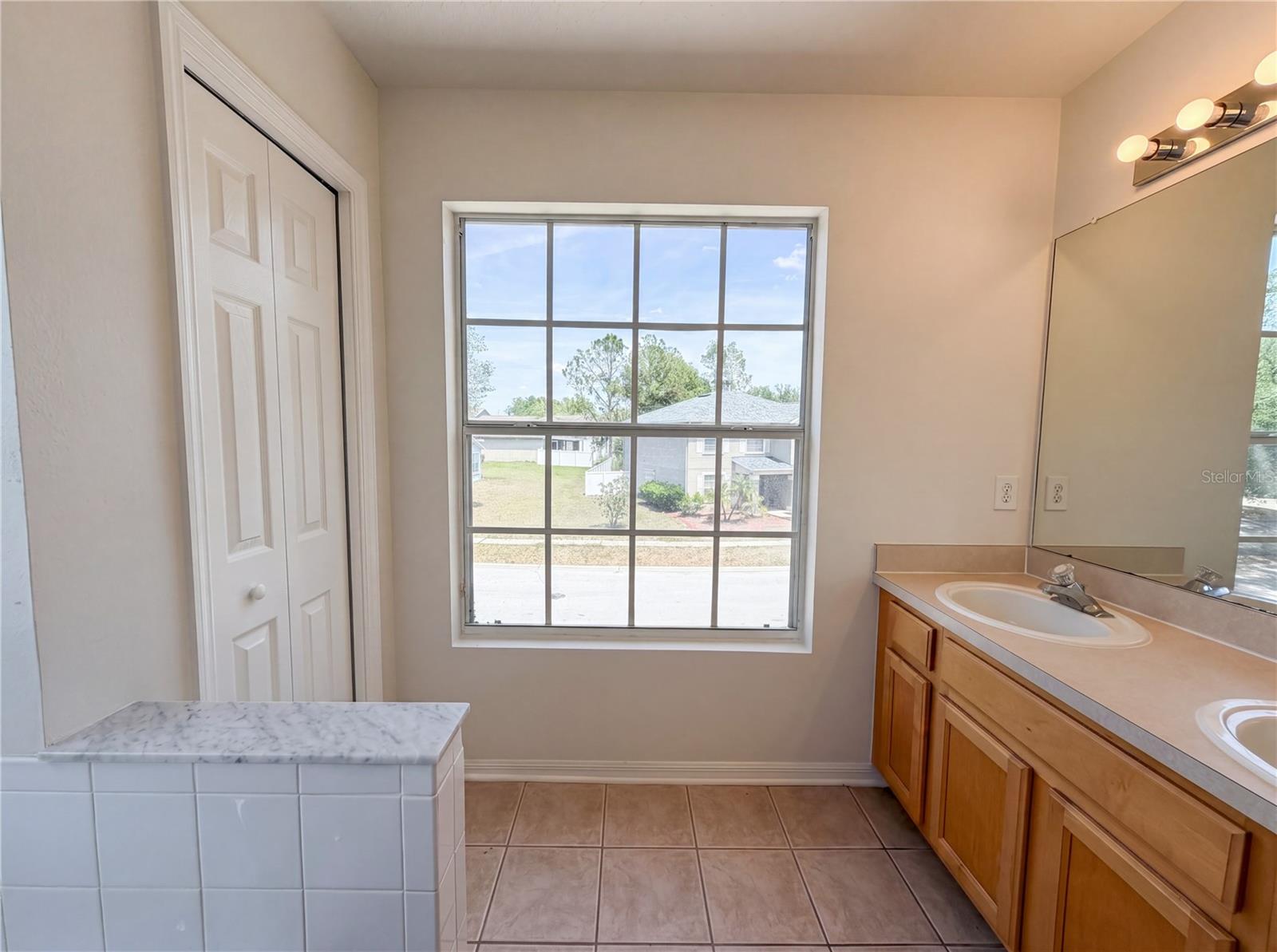 Listing photo id 19 for 8116 River Mont Way