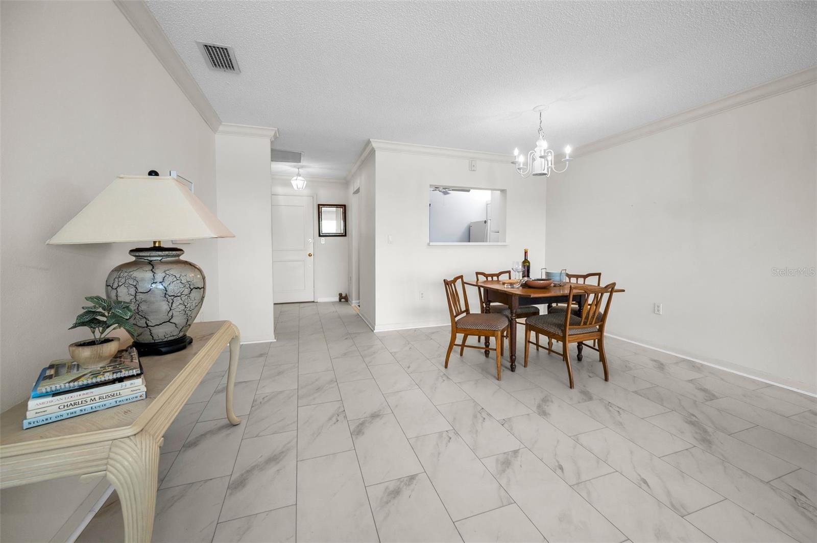 Image 10 of 41 For 100 Bluff View Drive 608c