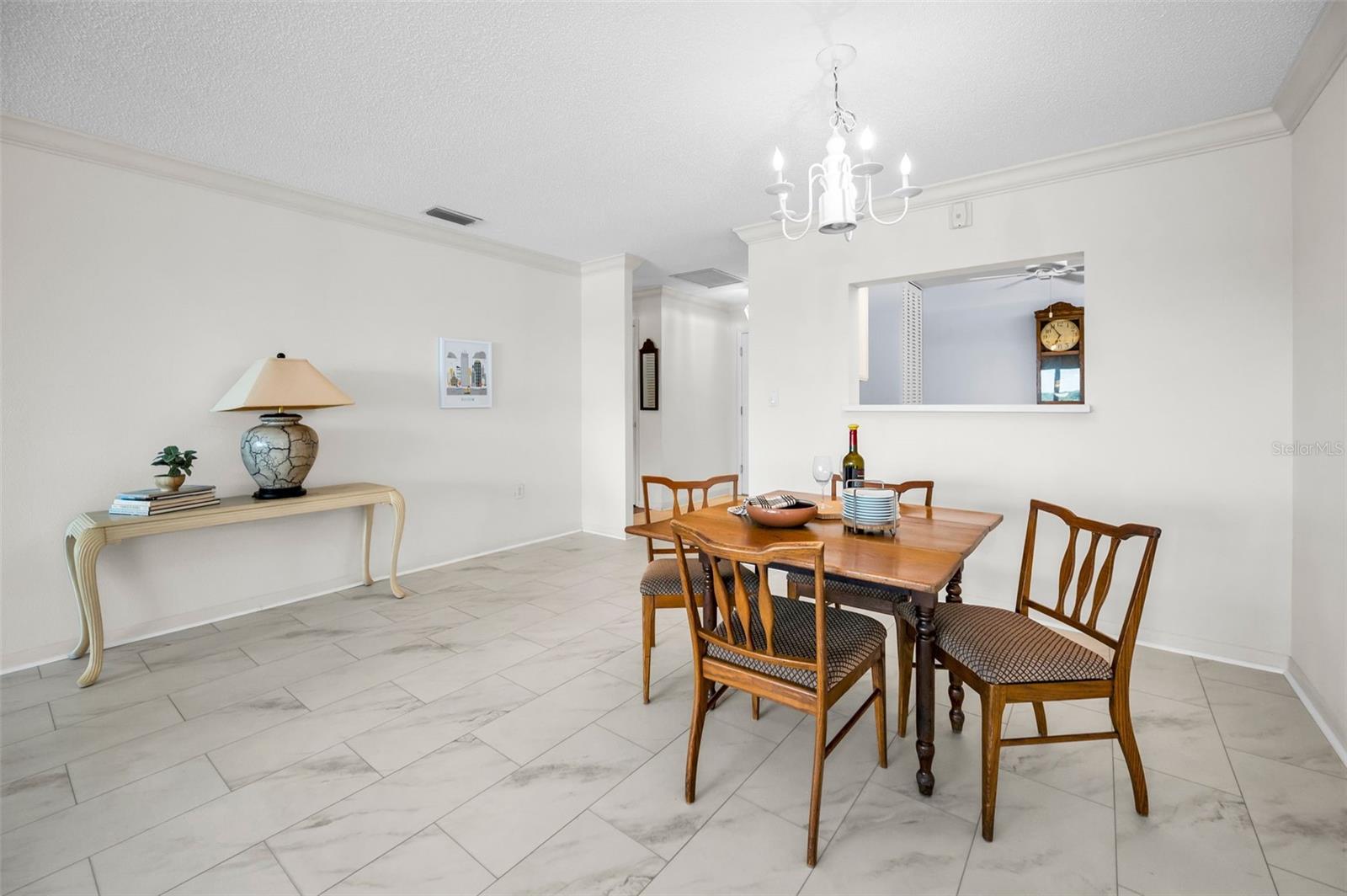 Image 12 of 41 For 100 Bluff View Drive 608c