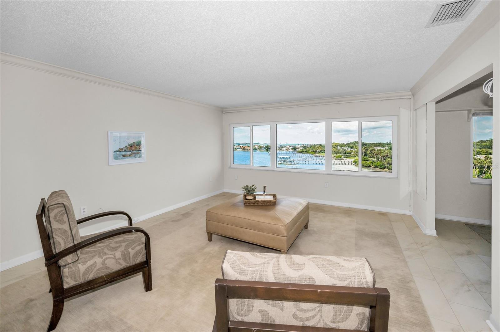 Image 5 of 41 For 100 Bluff View Drive 608c
