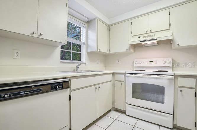 Image 6 of 25 For 2690 Coral Landings Boulevard 415