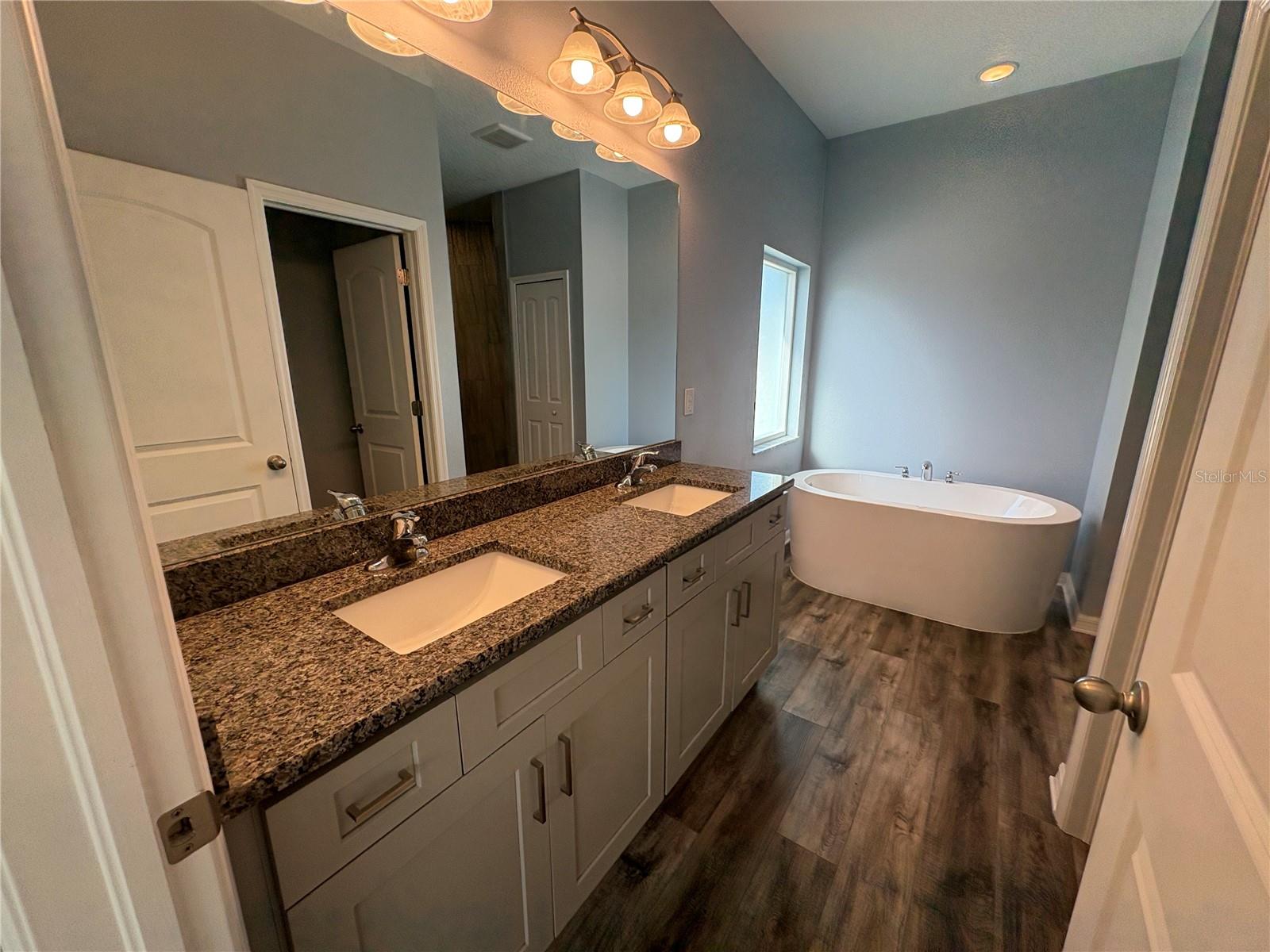 Image 10 of 25 For 5575 113th Street