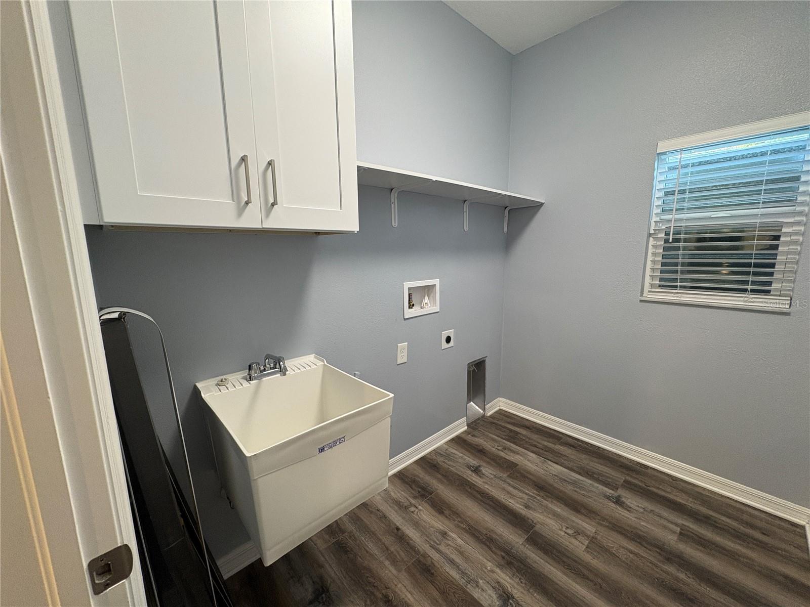 Image 21 of 25 For 5575 113th Street