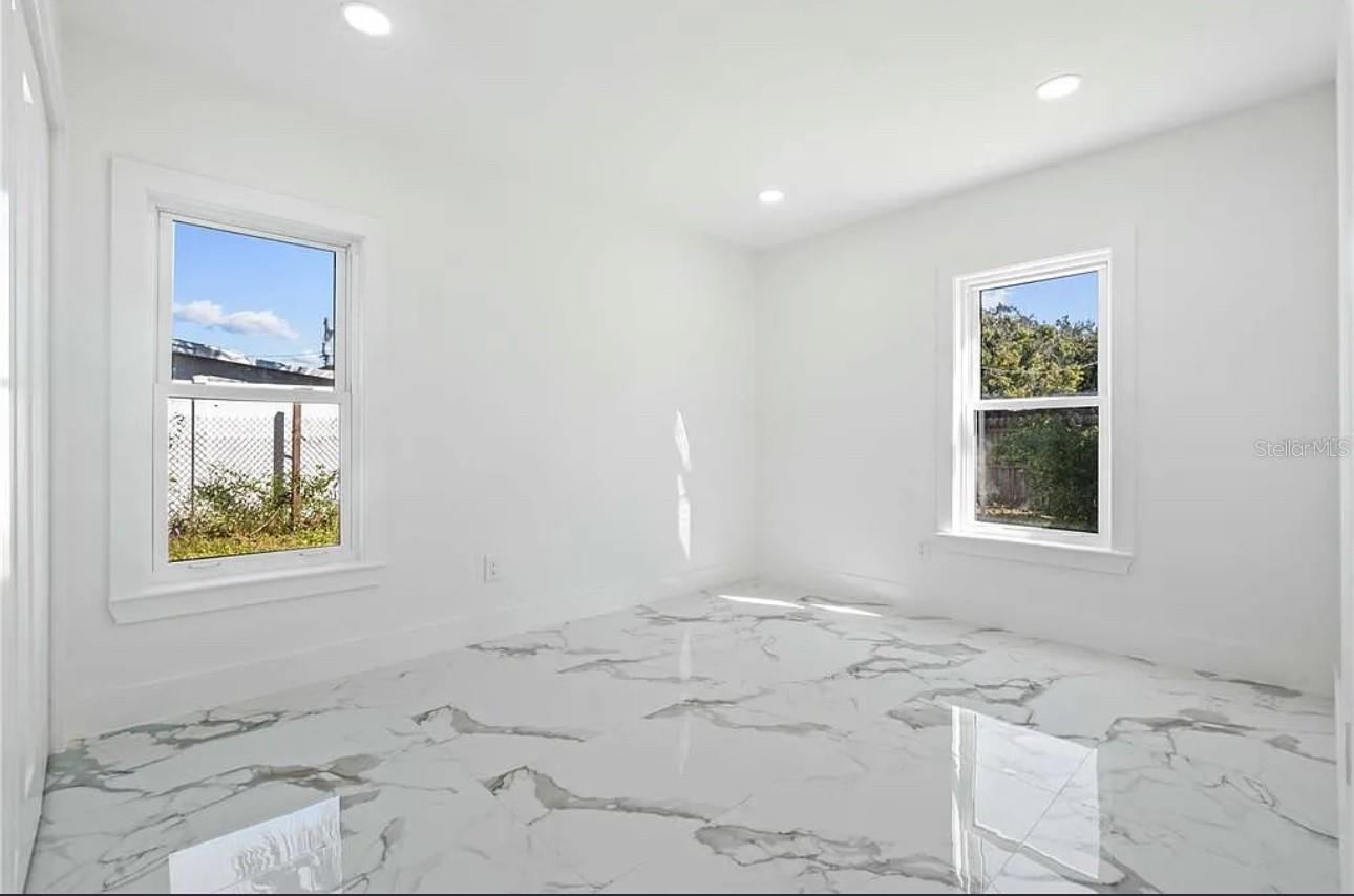 Image 11 of 21 For 5101 Town N Country Boulevard