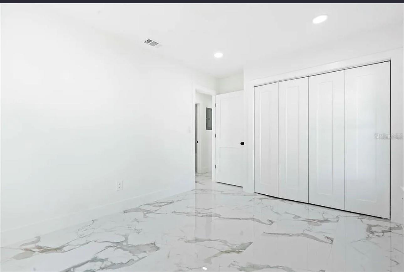 Image 12 of 21 For 5101 Town N Country Boulevard