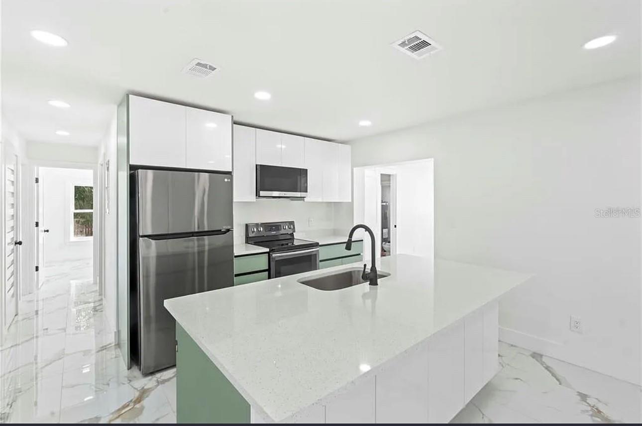 Image 16 of 21 For 5101 Town N Country Boulevard