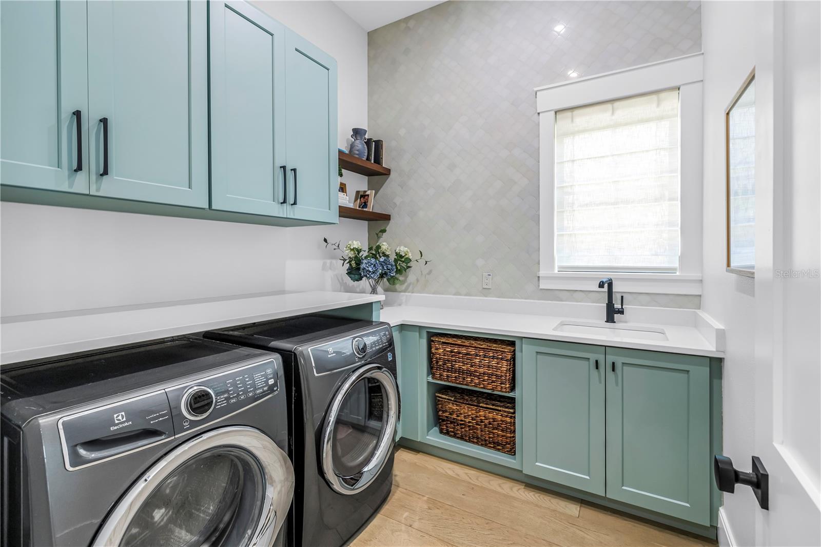Listing photo id 57 for 386 26th Avenue Se
