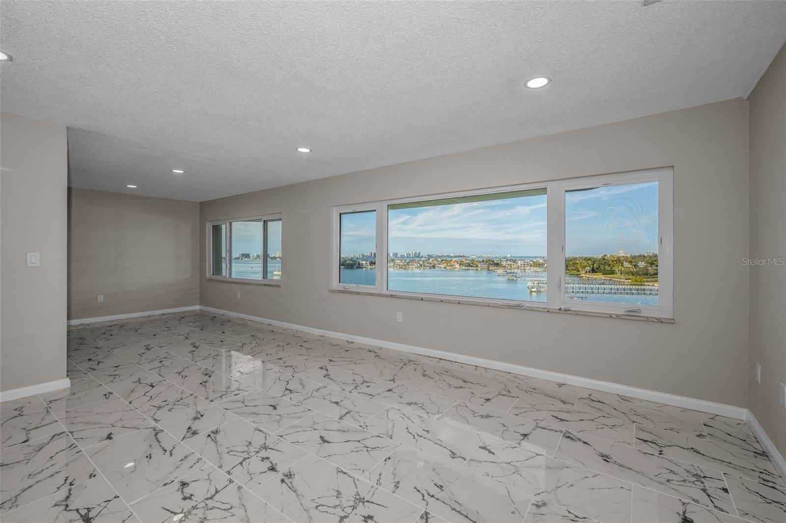 Image 13 of 47 For 100 Bluff View Drive 604c