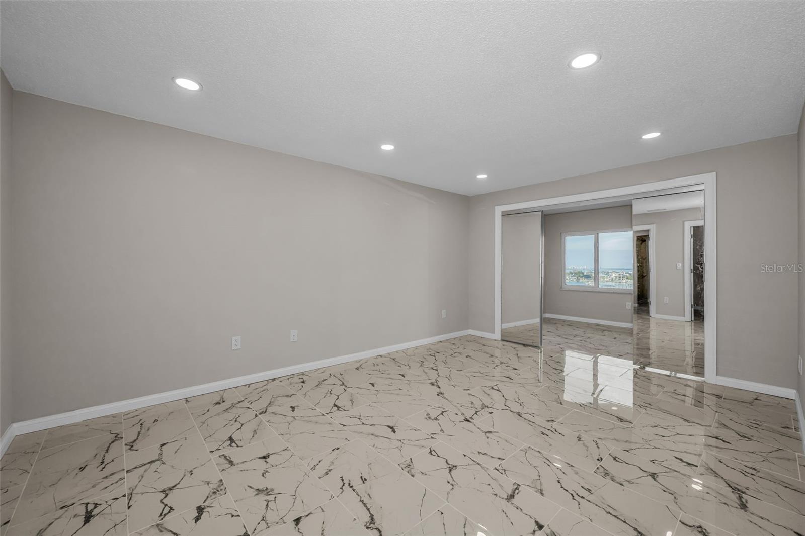 Image 23 of 47 For 100 Bluff View Drive 604c